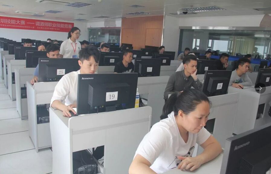 深圳調(diào)酒師職業(yè)技能初賽現(xiàn)場考生風(fēng)采